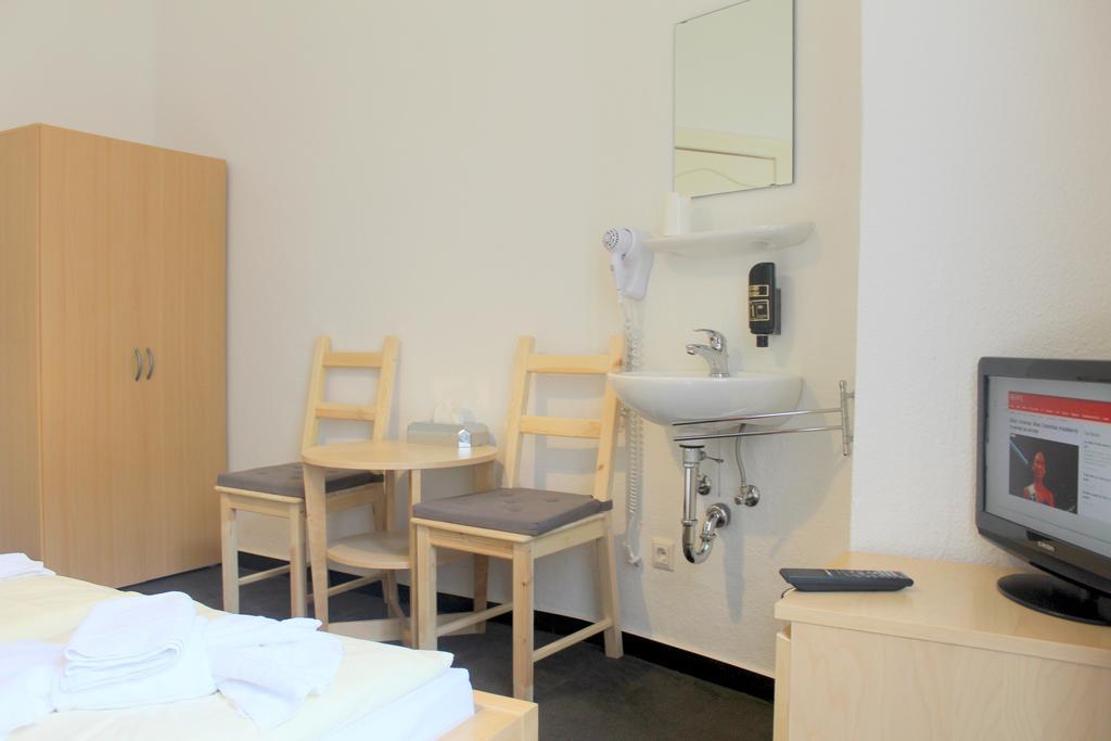Pension Central Hostel Berlin Dış mekan fotoğraf